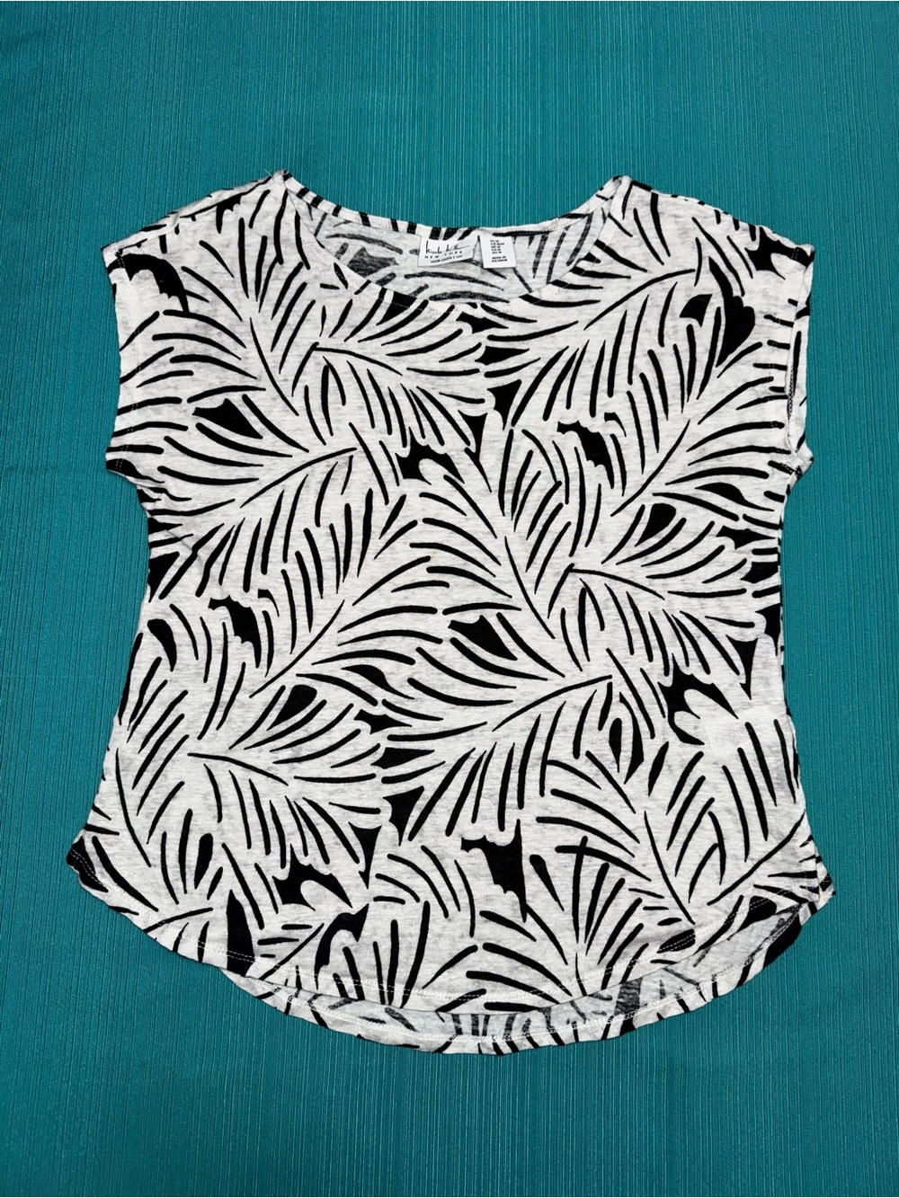 Nicole Miller New York Women’s 100% Linen Top Black White Tropical Print, M